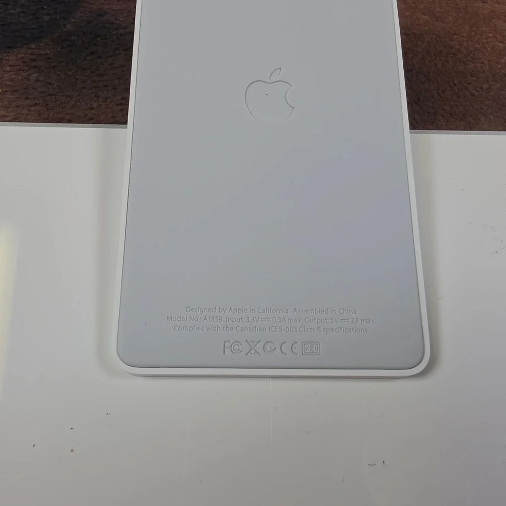 Apple iPad Keyboard Dock A1359 White Silver Good 30-Pin Connector MC359LL/A